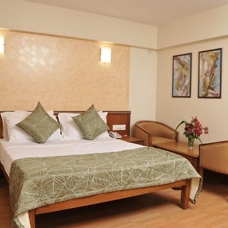 Hotel Abigail Regency Shirdi Bagian luar foto